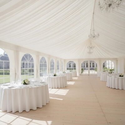 comprar Tenda de alumínio branca luxuosa para festa de casamento, cortinas interiores, janelas de catedral para celebrações de casamento belgas Fabricação em linha