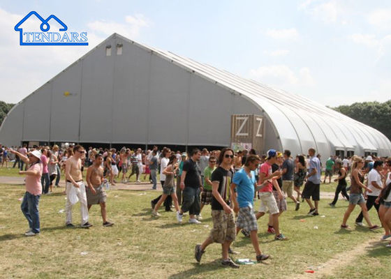 Tenda curva de evento exterior resistente a UV para exposição, festa ao ar livre e assim por diante