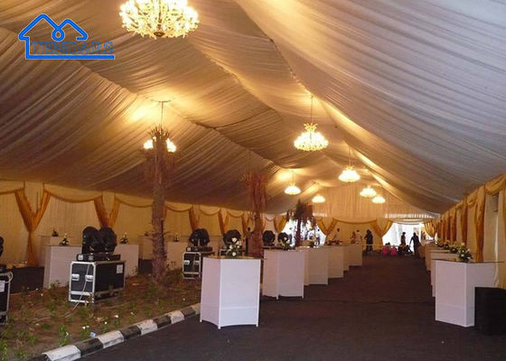 Pode customizar luxo branco tenda de festa interior com revestimentos e cortinas