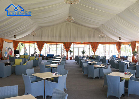 Branco personalizado, qualquer cor está disponível, decoração de luxo, tenda de casamento de alumínio com mesas e cadeiras