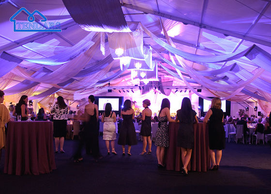Tenda de festa/feira comercial de eventos ao ar livre com acessórios